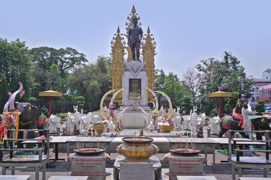 Croissant Hotel And Cafe เชียงราย ภายนอก รูปภาพ