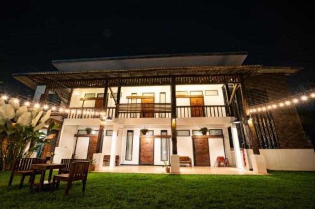 Croissant Hotel And Cafe เชียงราย ภายนอก รูปภาพ
